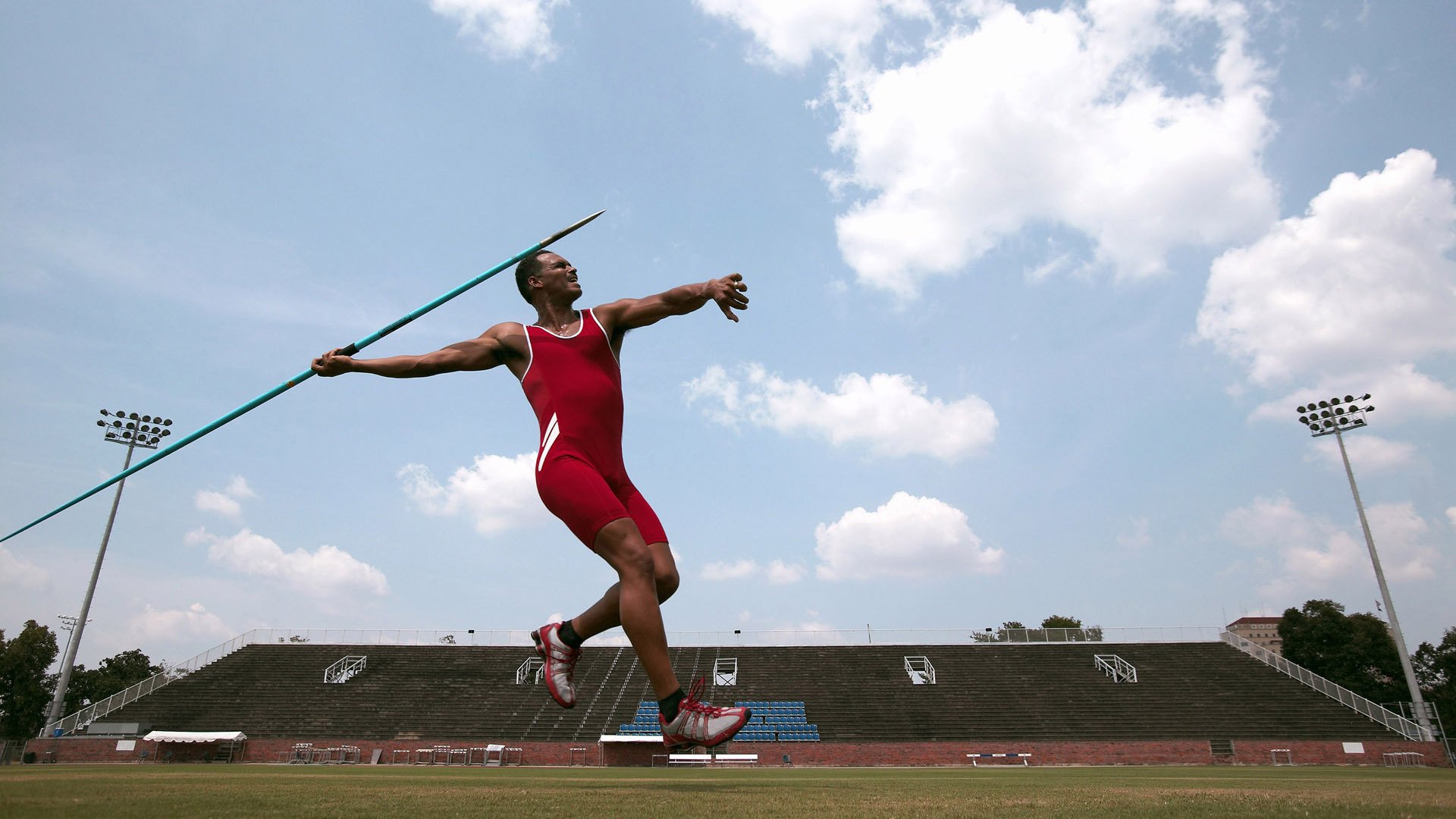德国骑手弗洛尔·德·温内在2024年欧洲三项赛锦标赛中获得个人铜牌，表现出色。